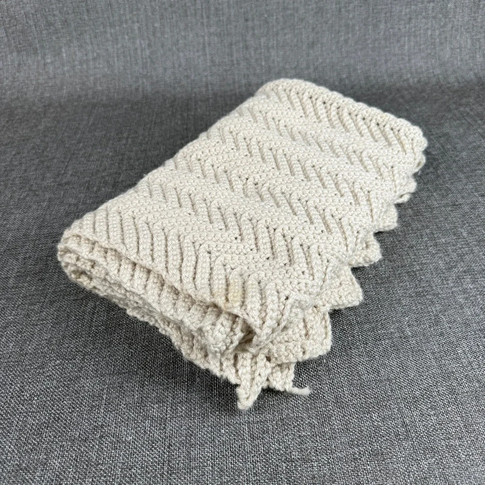 Vintage Handmade Crochet Baby Blanket Cream Off White Chevron Ripple Good 32x24